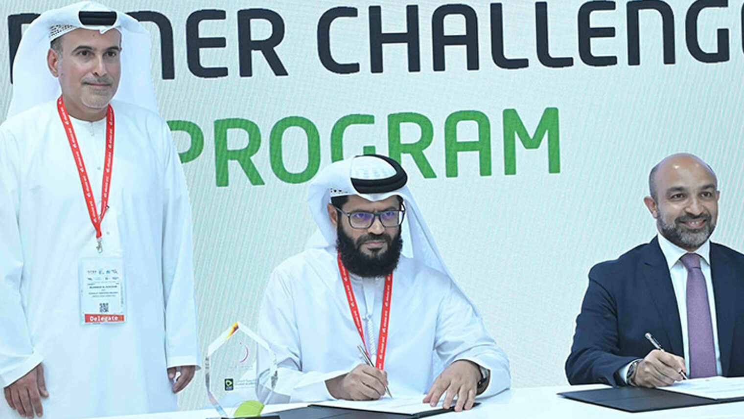 Read more about the article Etisalat Academy Partners up with Zayed University to Mentor Students and Deliver the Latest Cybersecurity and Emerging Technologies Programs